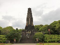平和台公園
高さ３７ｍ、１７８９個の世界から寄せた切石で造られたという「平和の塔」がそびえます。
　