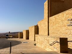 マサダ国立公園
死海の南西にある
紀元前100年に建設された要塞
マサダは要塞の意味

写真はケーブルカーの入口