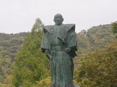 錦帯橋をかけるのに尽力した

吉川広嘉公銅像 です