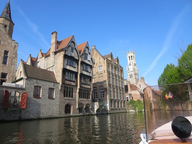 この鐘楼、少し斜めになってるんですって\(◎o◎)／！<br /><br />ピサの斜塔ほどでは、ないですけどね。