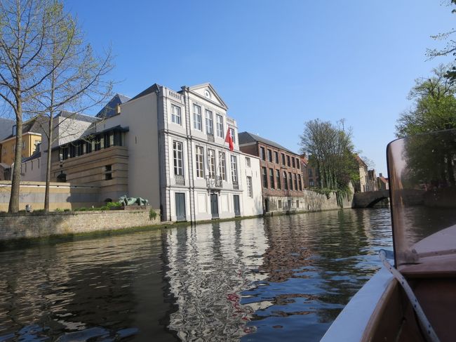 この建物を見て、少しだった頃・・・<br /><br />船長が、指をさして「Doggy! Doggy!」