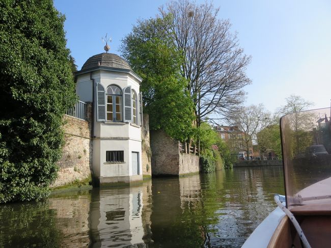 ワンコに会えた安堵の気持ちでいっぱい♪<br /><br />あとは、素敵な建物を存分に堪能します。