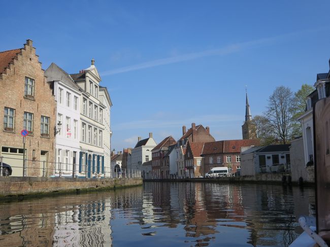 水面に、建物が写りこんでいます♪