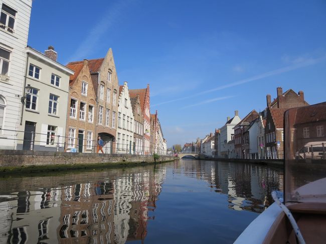 そういえば、乗る時に、添乗員Ｍさんが「必ず、降りる時にチップを渡して下さいね！」って言ってたけど、いくらくらい渡せばいいのかな？