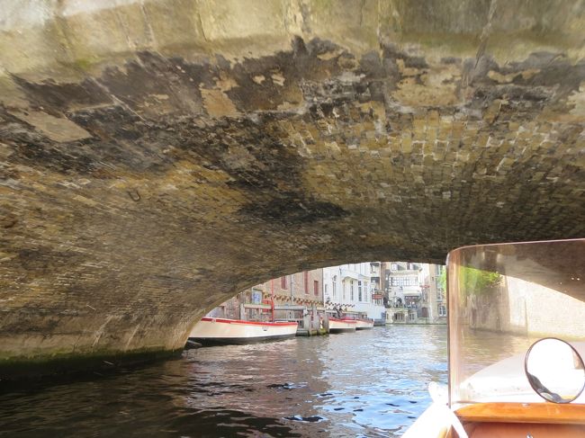 触れそうな橋・・・<br /><br />大丈夫とわかってても、頭を低くしちゃいます(^O^)<br /><br />「アタマ、チュウイ！」