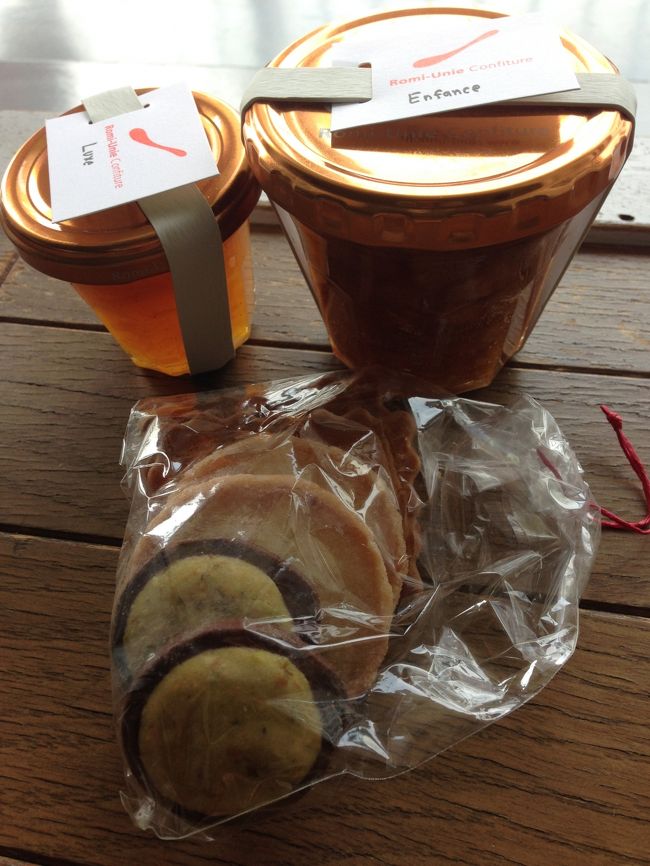 romi-unieさんのジャムとクッキーをお土産にしました。