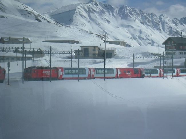 ツェルマット〜サンモリッツは氷河特急で移動<br /><br />10:00出発　　　18:00到着　８時間のスイスアルプス横断の旅でした。