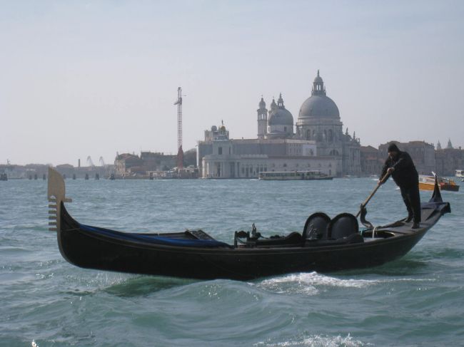 ヴェネチアでは水上バスとタクシーに乗りました。