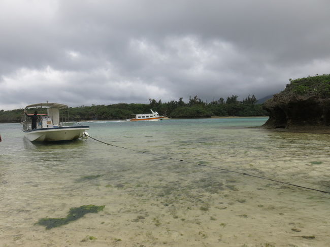 晴れていたら水面鏡になりそうなくらい透明度の高い海水
