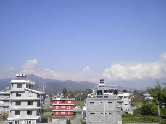 今日は天候が少し悪くアンナプルナ山群はちょっとだけしか顔を覗かせていません。<br /><br />でも、見慣れたこの光景はﾜﾀｸｼたちの気持ちを和ませてくれます。