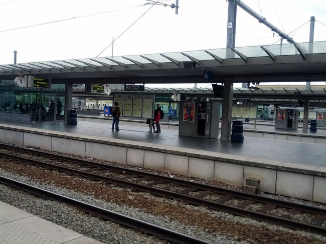 ゲントから電車でブルージュへ。<br />電車は1時間に2本以上ある。<br />所要時間は約30分。
