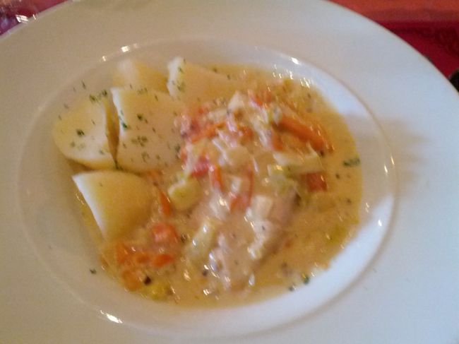 ブリュージュ名物らしい、ホワイトシチュー。<br />割と淡白な味だった。