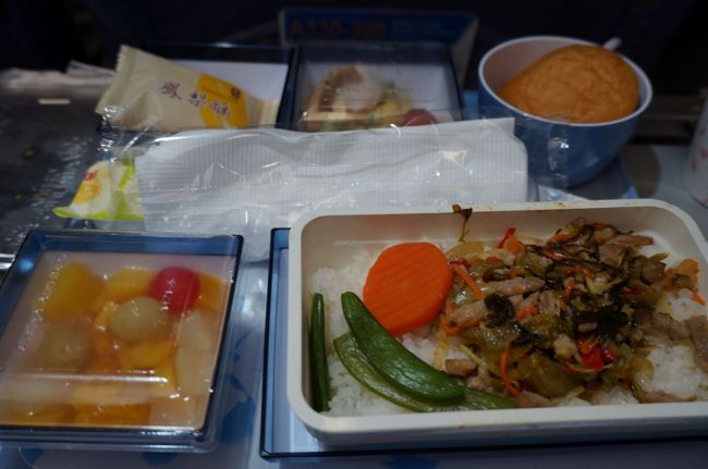 台北で乗り継ぎ待ち時間２時間ほど<br /><br />ホーチミンまでの機内食