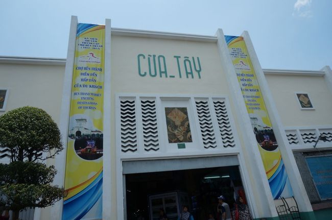 ホテルにチェックイン後、近くに市場に向かう