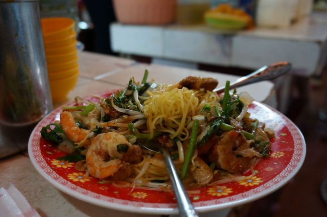 適当に注文<br /><br />これ焼きそばかな