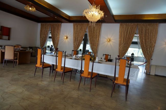 こちらは食事をするところ<br /><br />実に１００以上もの、こうしたお部屋があると聞きました