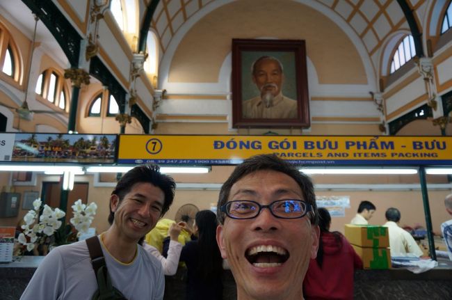 中はクラシカルな感じ<br /><br />博物館かと思いましたが、実際に郵便業務が行われています