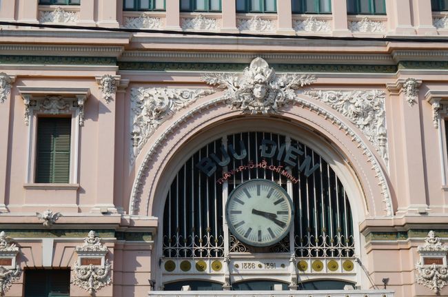 だってぇ〜、この時計が、鉄道駅そのものなんだもん
