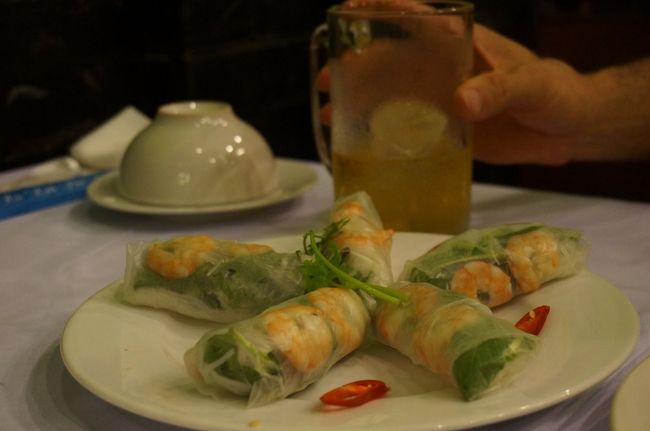 一日ゆっくり観光し、疲れました・・・・・<br /><br />ホテル近くのレストランで食事