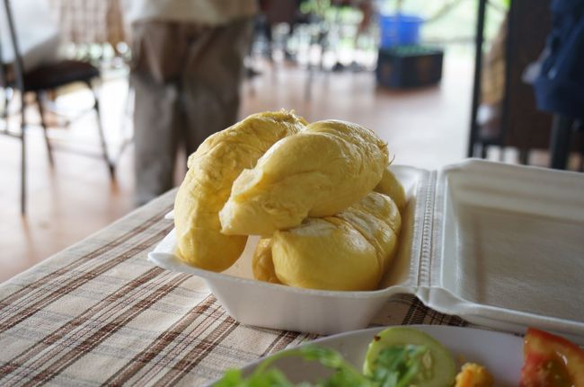 はいどうぞ！！！<br /><br />KIMさん、お家に帰ってから食べるそうで、大事にしまっていました