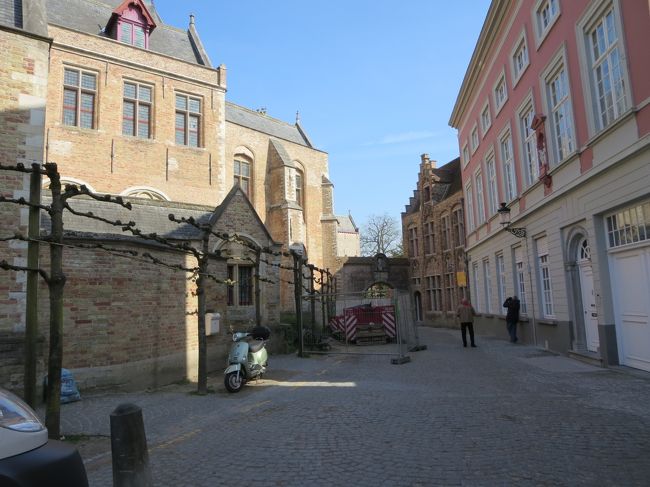 裏手を通って・・・