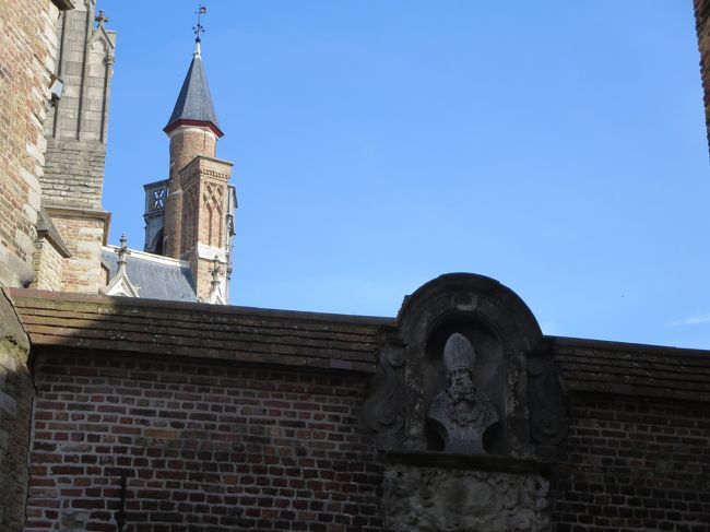 聖人さまのお顔、ちょっと怖い・・・