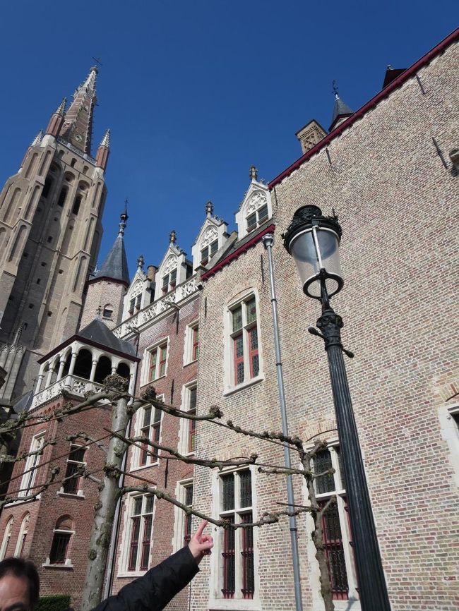 立派な教会ですねヽ(^o^)丿<br /><br />たしか、中にはミケランジェロの作品が・・・見たいけど、入らないみたい(^_^;)