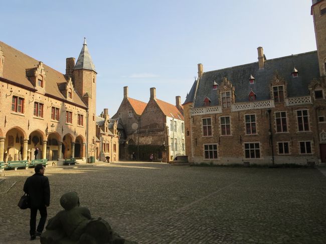 聖母教会前の広場で、誰かがＴ島さんを狙っています\(◎o◎)／！