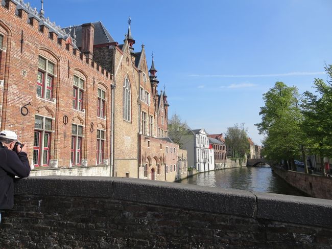 橋の上から運河を♪