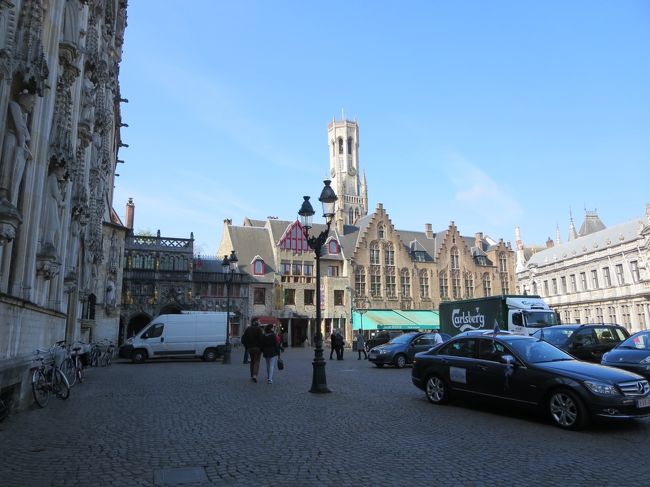 通路を抜けると、ブルグ広場ですヽ(^o^)丿<br /><br />聖血礼拝堂が左奥に見えます。