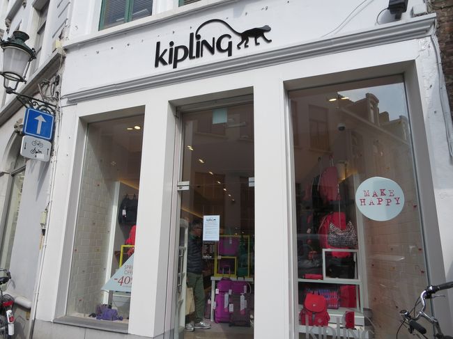 キプリングの外観<br /><br />アントワープ発祥のキプリングのバッグは、小さなゴリラ君がついてて、丈夫でカジュアルに普段使いできるので、私も母も大好き！<br /><br />ショルダーは、母へのおみやげ♪　トートは兼用です。