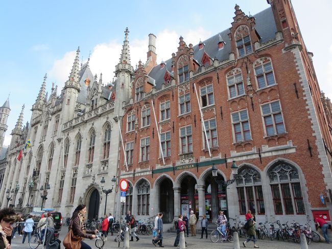 郵便局を写してて・・・<br /><br />あ、そうだ！鐘楼に登ってみようかな・・・