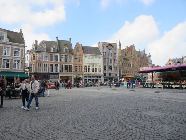 また、路地をちょっとまわりました。<br /><br />ワンコグッズを売ってるお店で、１０分ほど使ってしまいましたヽ(^o^)丿