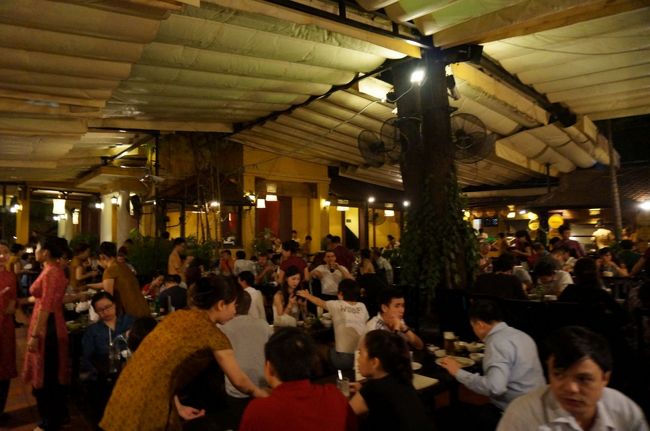 有名店だけある<br /><br />中は広いが、お客さんであふれていた