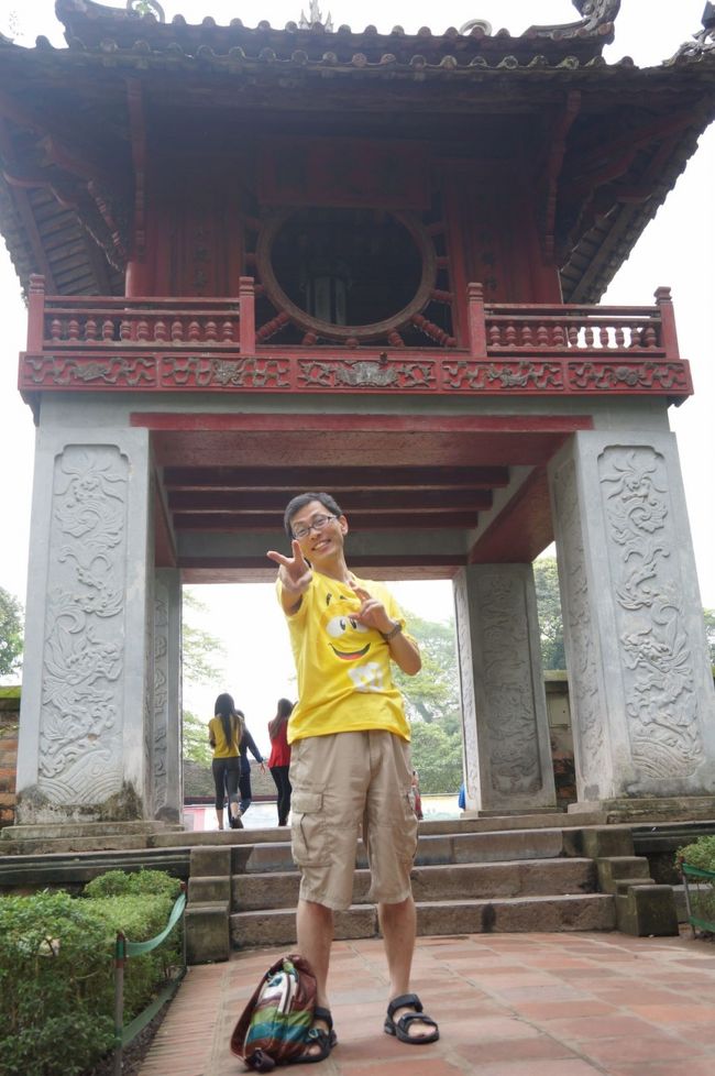 これは、ベトナムのお金１０万ドン札に描かれた「奎文閣（けいぶんかく）」