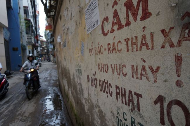 どこに行ってもバイク　バイク　バイク<br /><br />それでも、一本路地を入ると、とても庶民的な町でした