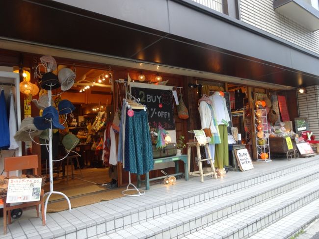 フラリ立ち寄った店で<br /><br />帽子とピアス購入。<br /><br />偶然なんだけどここは友人が勤めてる<br /><br />店でした〜(゜ロ゜)