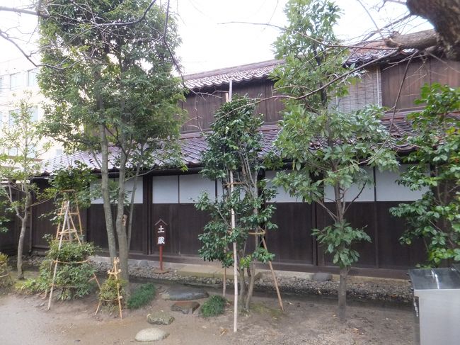 外に出ると土蔵がありました。そこも観て来ました。<br />