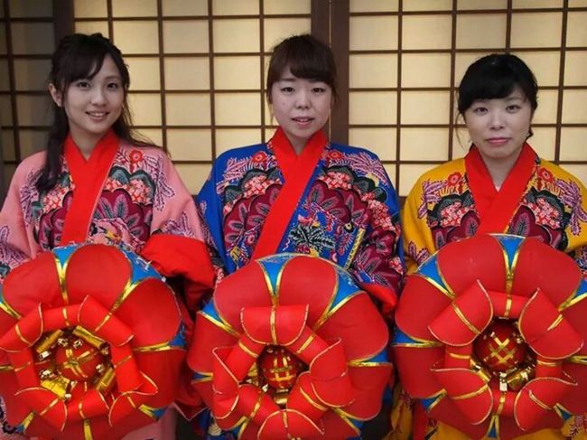 そのあとに琉球村〜！<br />シーサー塗り塗りしたり<br />衣装きたり<br />アイス食べたり<br />なかなか楽しかった 笑