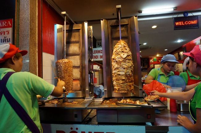 今夜も、もちろん飲みのでかけます<br /><br />途中小腹がすいたので「ケバブ」を所望<br />