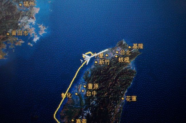 台北空港　天候の影響ですぐには着陸させてもらえず<br /><br />空港手前で、３回旋回しました