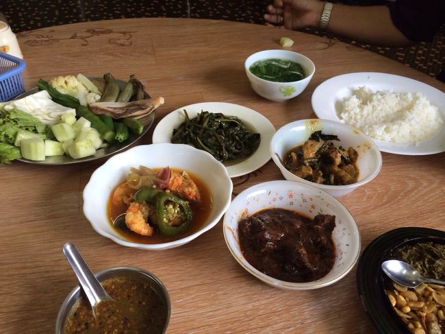 でも、残念ながら私たちの口には合わなかった。<br />大抵の料理・食材、なんでも美味しく食べるのに！！<br />ミャンマー料理に苦手意識がついてしまったが<br />その後食べたものはとても美味しかったので<br />この店の味がだめやっただけらしい。