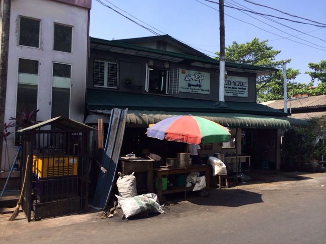 お昼はココ。<br />知らんかったんやけど、有名なお店らしい。<br />地元の人で大混雑！！