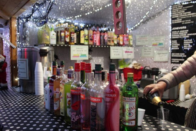 シャンパンとヴァンショー（ホットワイン）でアペリティフ。