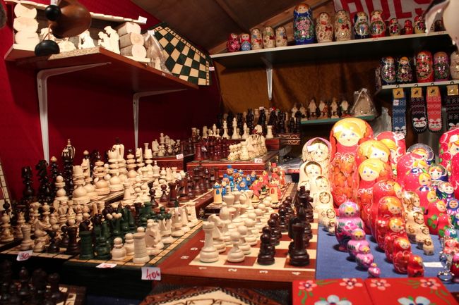マトリョーシカやチェス。