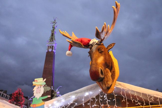 上を見上げるとなんだか飛び出して見えるトナカイ。