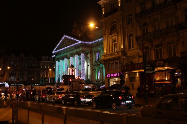 ぐるっと回って証券取引所に戻ってきました。