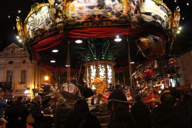 サン・カトリーヌ広場にあるメリーゴーランド。