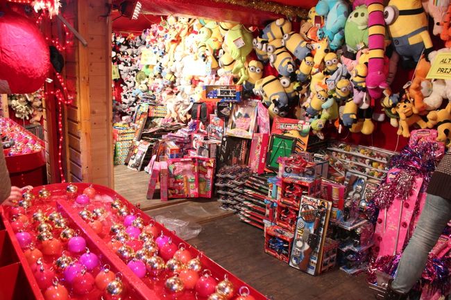 子供がたくさんいた屋台をのぞいてみると日本のお祭りの雰囲気。