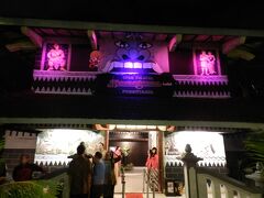 Ramayana Balletというインドネシアの民族舞踊らしい。入場料25万ルピア（約2,500円）。今思うと、結構高いな。公演は20:00～21:30